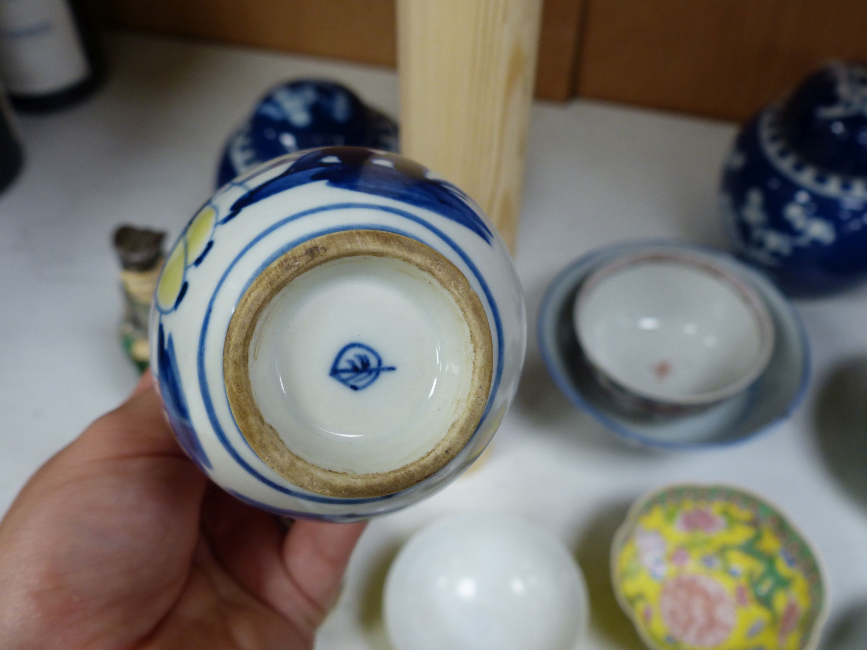 A quantity of mixed Chinese porcelain etc